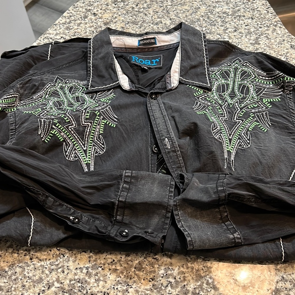 Roar shirt